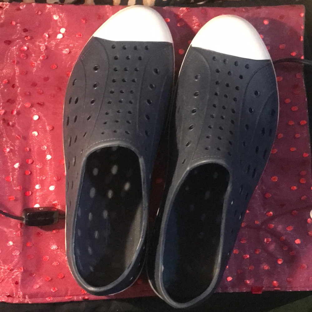 CRANE CROCS MENS SIZE 11/12 NAVY BLUE